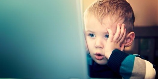  Ömer Fatih Sayan: Çocukların ekrana bakarak geçirdiği zamanı ve faaliyetlerini gözlemleyin