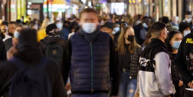 Omicron vakalarında 'sürü bağışıklığına ulaşabilir'