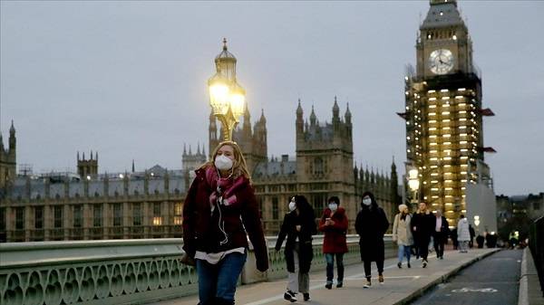 Omicron varyantı salgını bitirir mi? Omicron varyantı daha az mı tehlikeli?