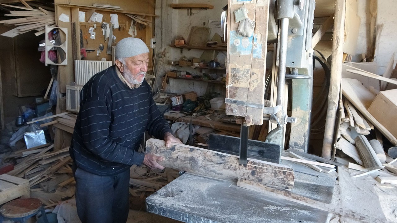 Ömrünü bu işe adadı! 73 yıldır tezgah başında