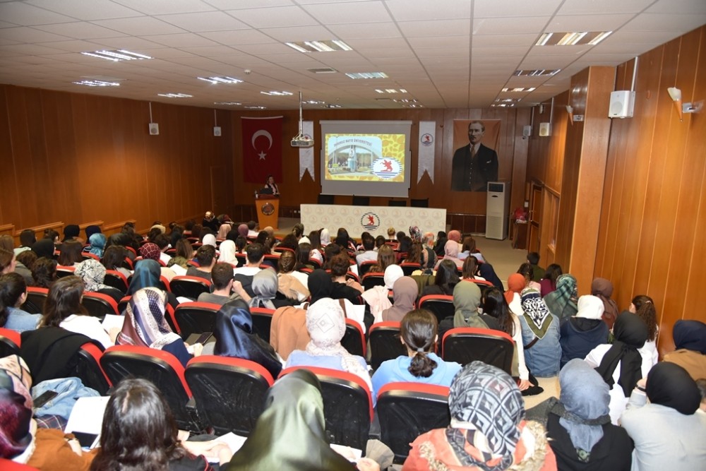 OMÜ mezunu hemşireler tecrübelerini paylaştı 