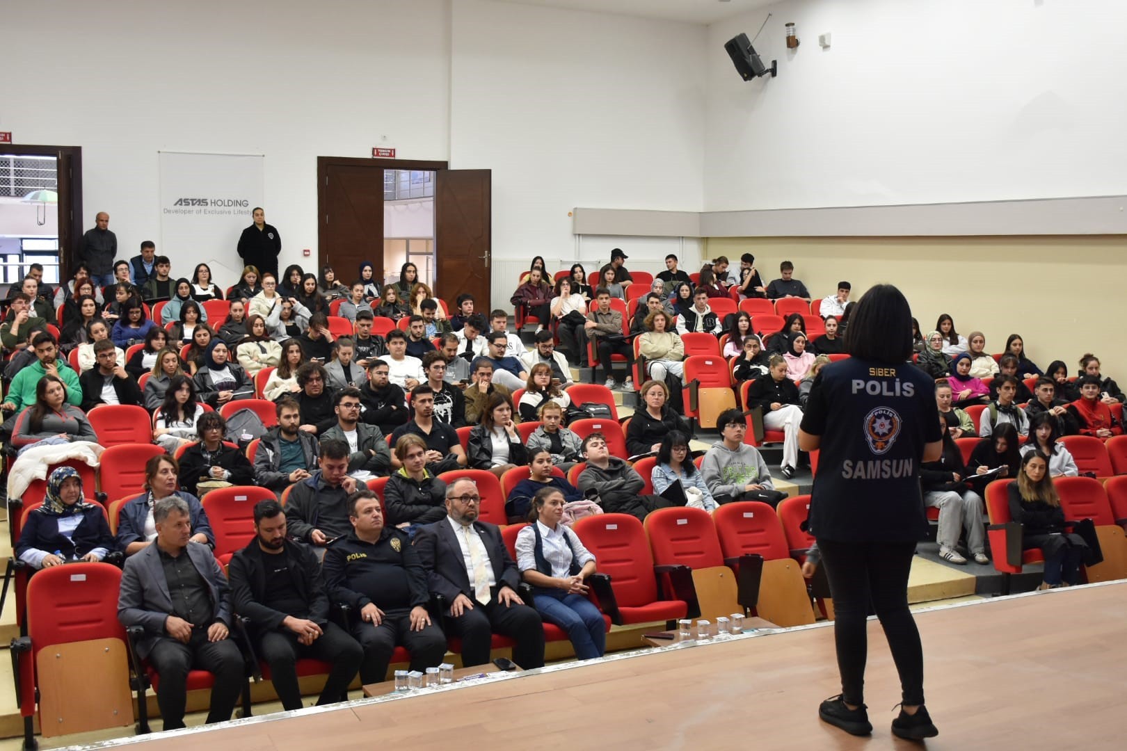 OMÜ’de farkındalık dolu iki etkinlik! Öğrenciler hem bilinçlendi hem yardım etti