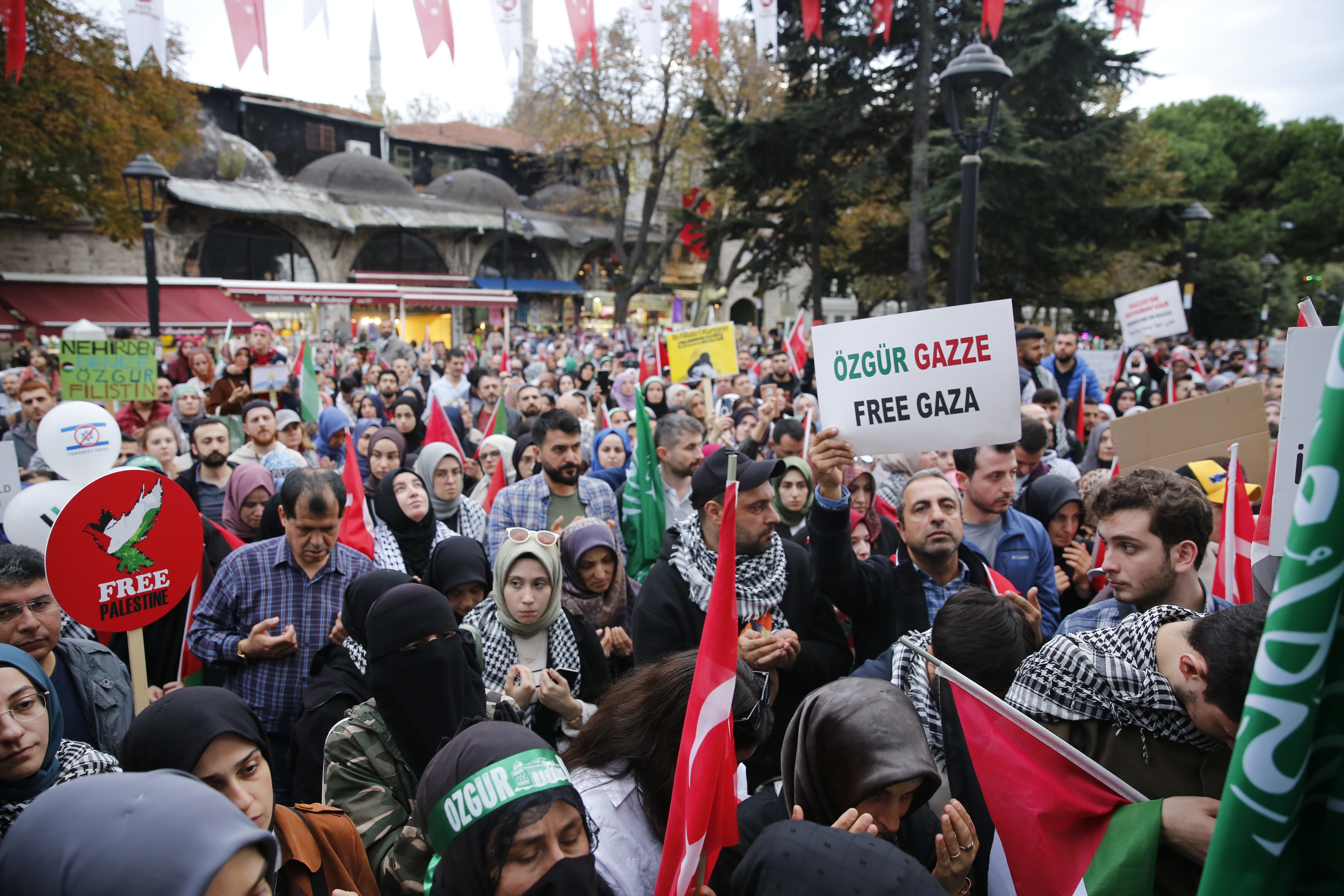 On binler, Gazze’ye destek için yürüdü
