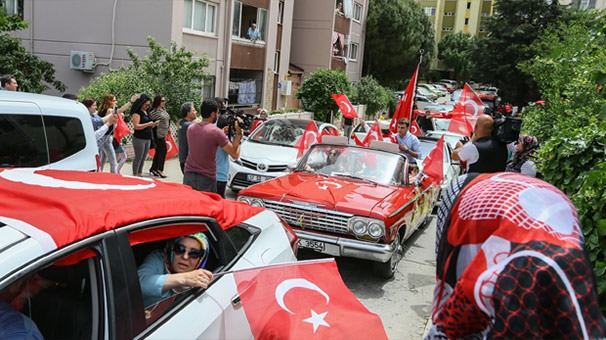 On binler onun için sokağa döküldü! Polis, asker, halk… Adım atacak yer kalmadı