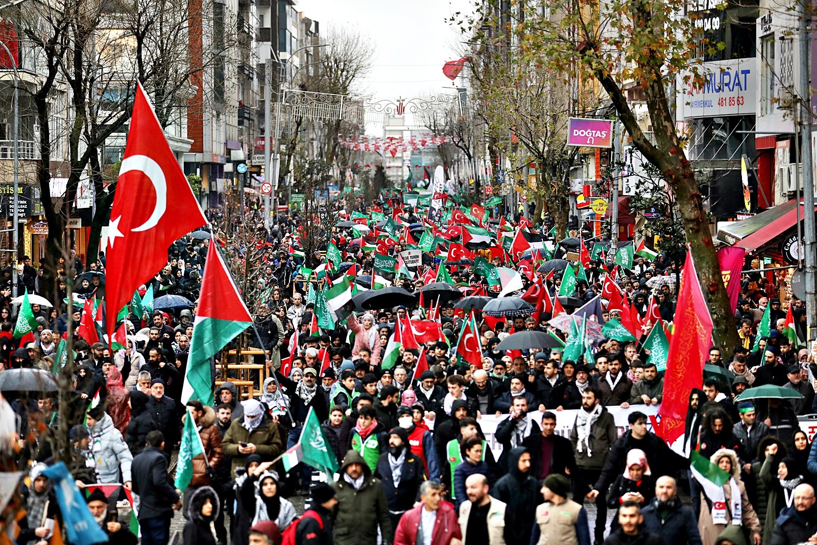 On binler Ümraniye'de şehitlerimiz ve Filistin için yürüdü