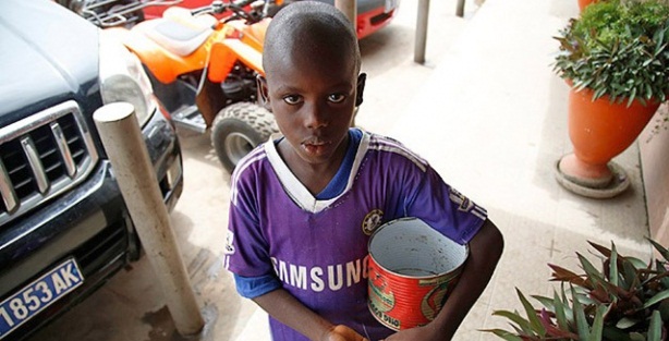 On binlerce çocuk dilenmeye zorlanıyor