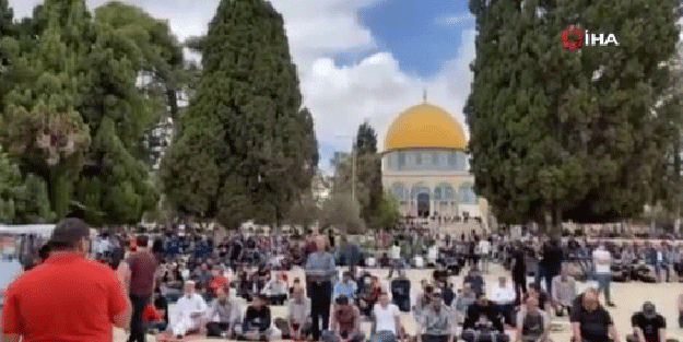 On binlerce Müslüman Mescid-i Aksa'da buluştu