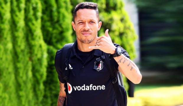 Ön görüşmeyi yaptı! Adriano Correia Ocak'ta...