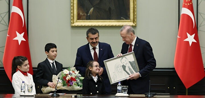 Ona unutulmaz bir hediye vermişti! Başkan Erdoğan'ı şaşırtan minik konuştu