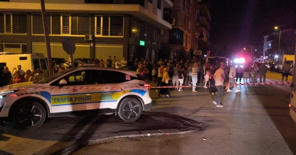 Önce ağaç sonra bina yandı