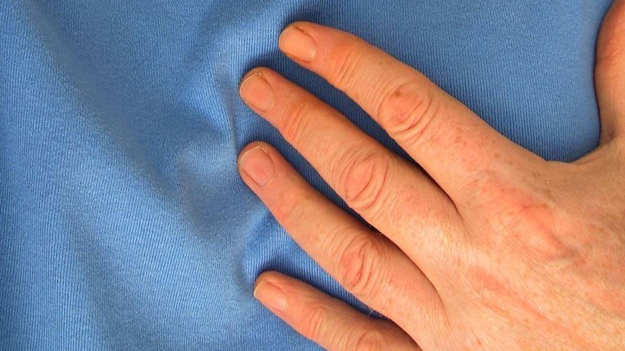 Önce ayağına tomruk düştü sonra kalp krizi geçirdi!