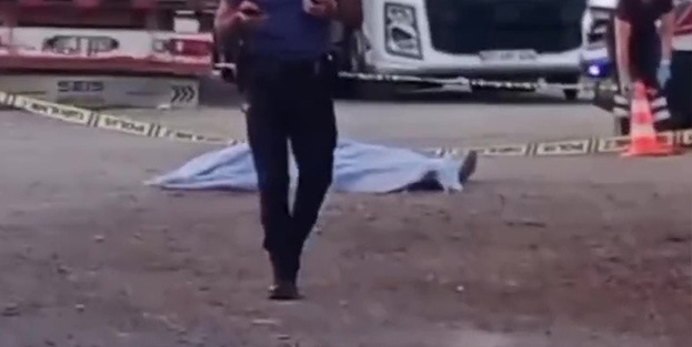 Önce bıçakladı sonra başında ölmesini bekledi!