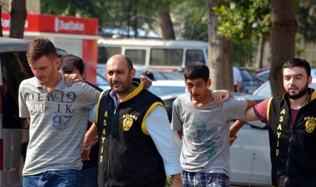 Önce çaldılar sonra otosop çekip enselendiler