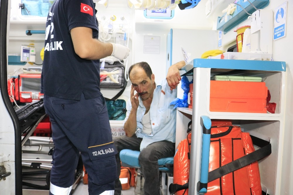 Önce dövdüler sonra seyir halindeki araçtan yola attılar 