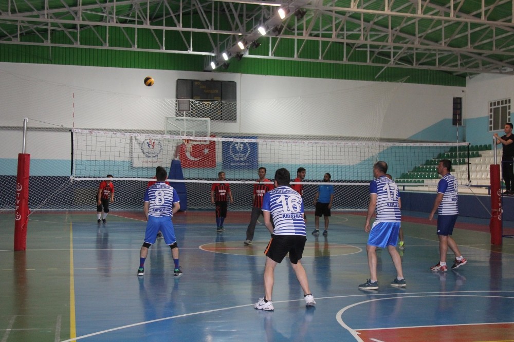 Önce iftar sonra maç 