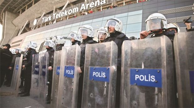 Önce insan sonra futbol