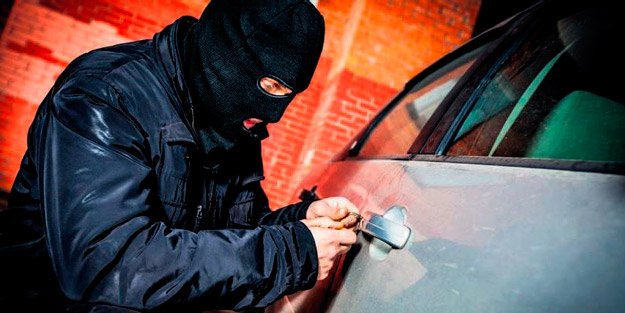 Önce lastiği patlattılar, sonra 100 bin TL'yi çaldılar