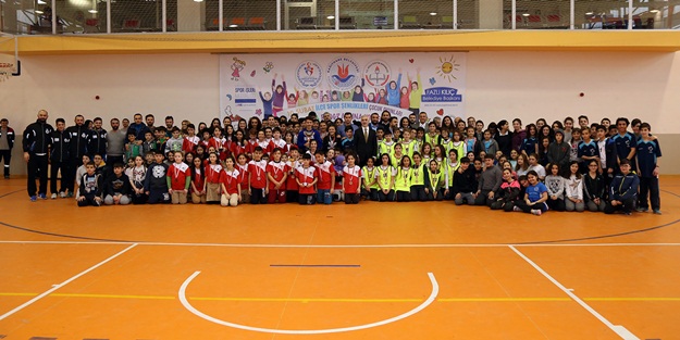 Önce mendili sonra kupayı kaptılar