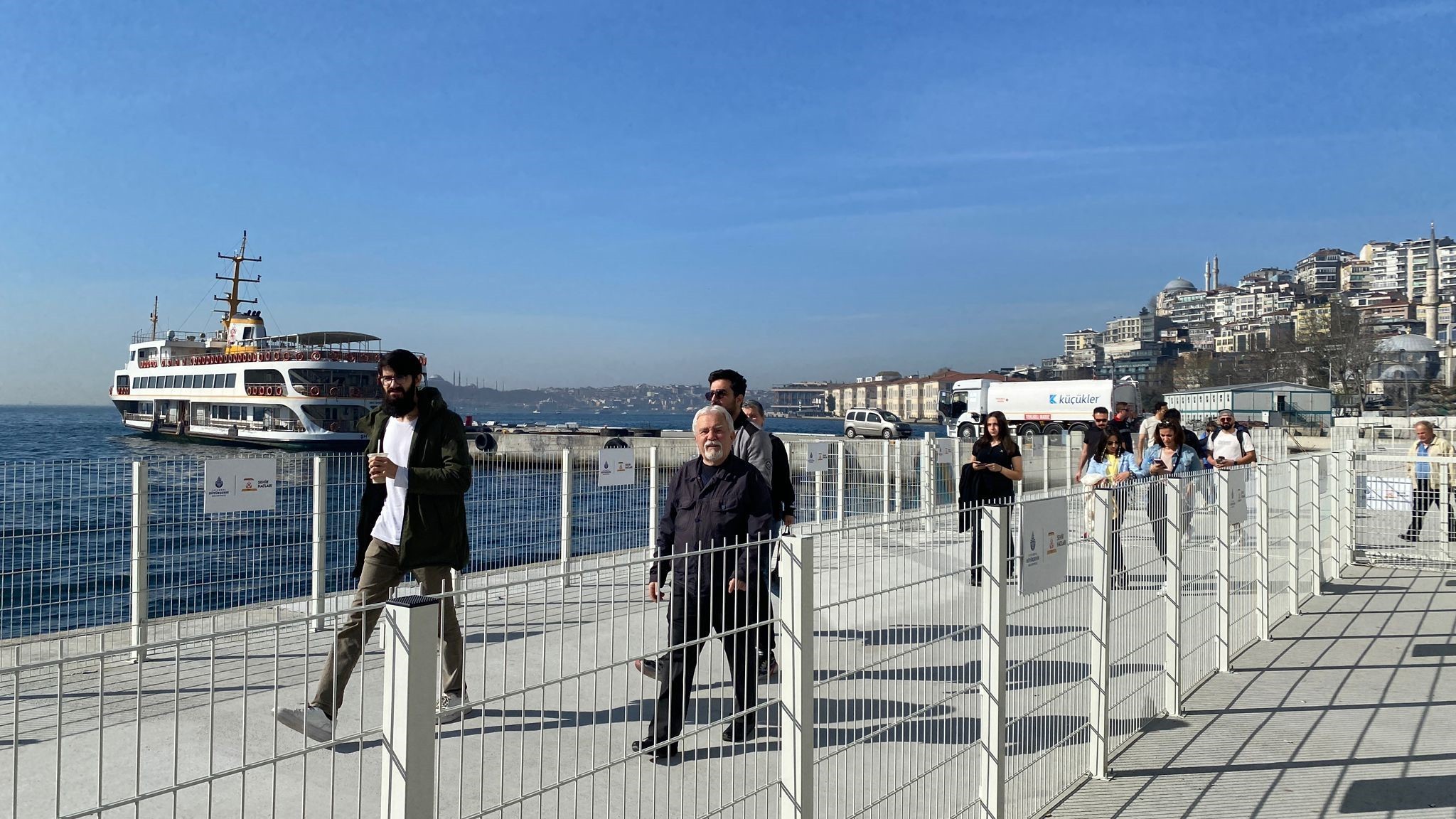 Önce sandık başına ardından Adalar'a gittiler