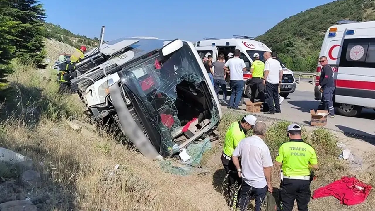 Önce Sivas, şimdi de Balıkesir… Yolcu otobüsü şarampole yuvarlandı