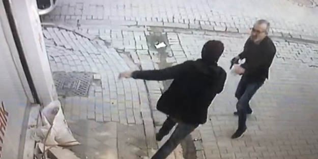 Önce tokalaştı sonra silahla vurdu!