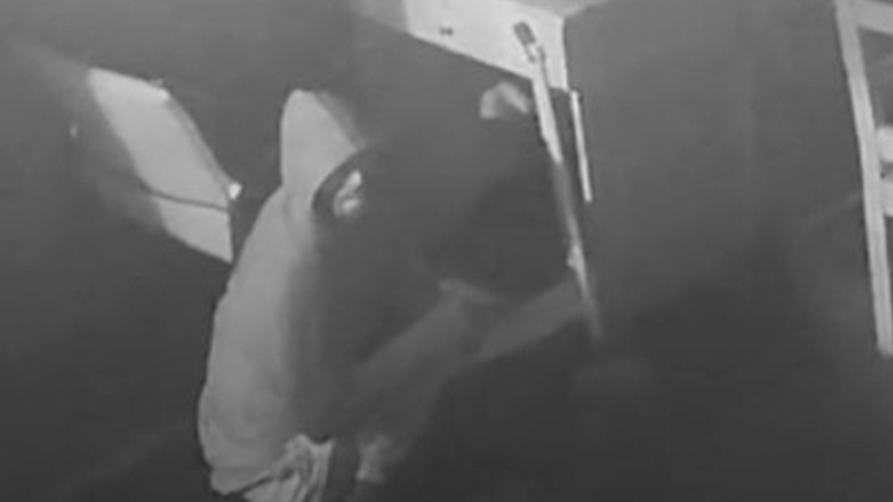 Önce tost yedi sonra soydu!