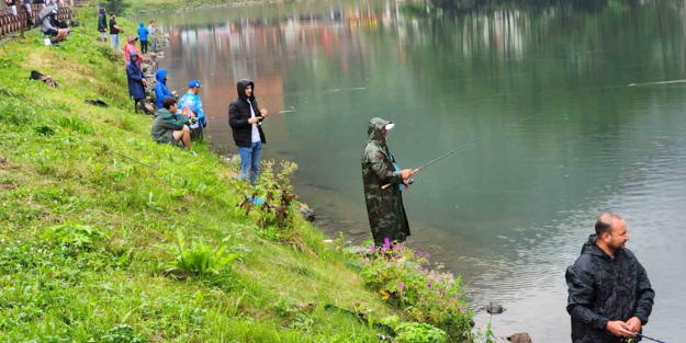 Önce yakaladılar sonra göle bıraktılar