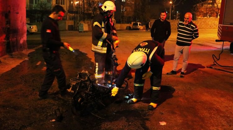 Önce yaktı sonra kameraya çekti