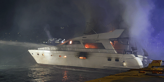 Önce yandı sonra battı! İstanbul'da feci gece
