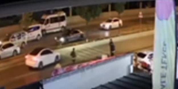 Önce yayaya sonra araçlara çarptı! Vatandaşlar alkollü sürücüyü darbetti