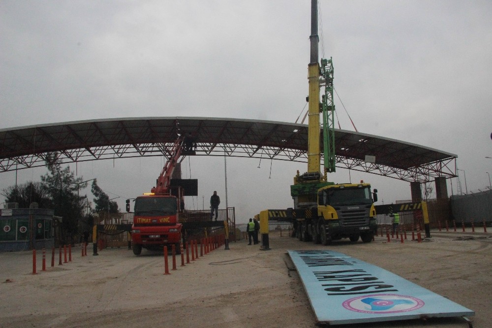 Öncüpınar Sınır Kapısının demir kapıları sökülmeye başlandı 