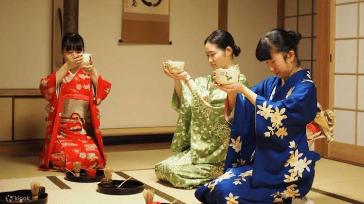 Ondan bir bardak içen 40 yıl öksürüğü unutuyor! Asyalılar meğer her gün litre litre içiyormuş