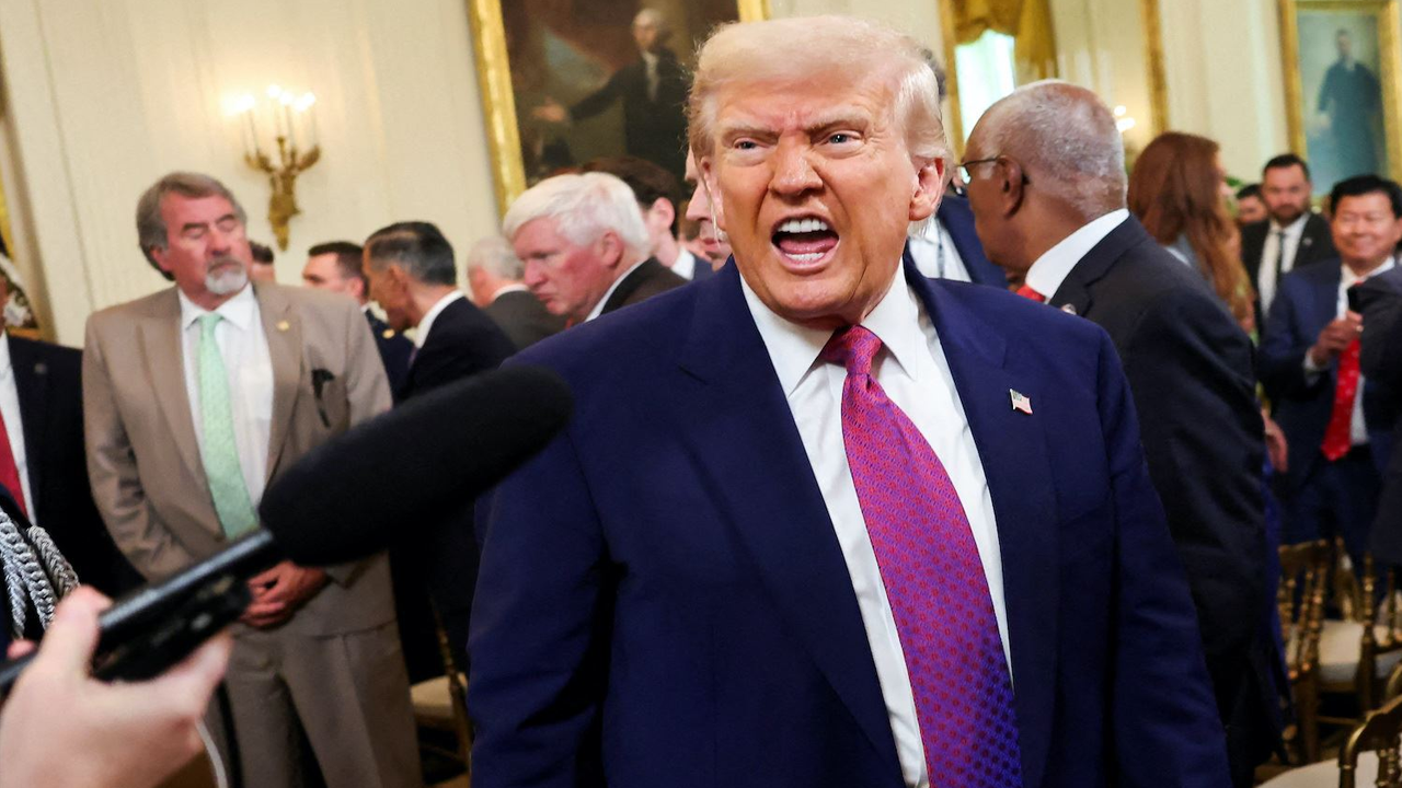 Onlar da dansözlüğün farkında! ABD kongre üyelerinden Trump’a şamar