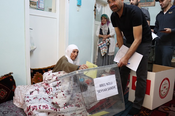 Onlar sandığa değil sandık onlara geldi