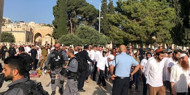 Onlarca işgalci siyonist Mescid-i Aksa’ya baskın yaptı!