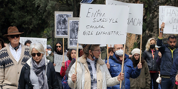 Onlarca kişi sokağa indi