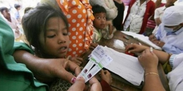 Onlarca kişiye HIV bulaştı!