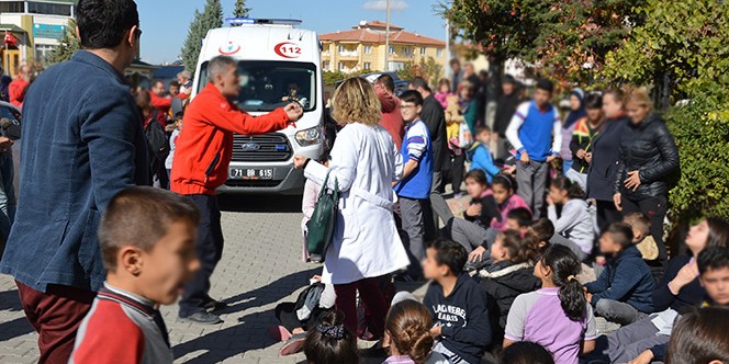 Onlarca öğrenci hastanelik oldu