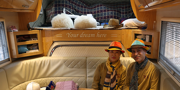 Onlarca ülkeden geçip Türkiye'nin kapısını çaldılar:! Güney Kore'den yola çıkan çift; Irak, Kuveyt ve Suudi Arabistan'a gidecek