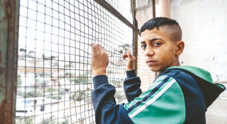 Onların suçu Filistinli olmak! Bebek katilleri dışarıda taş atan çocuklar içeride!