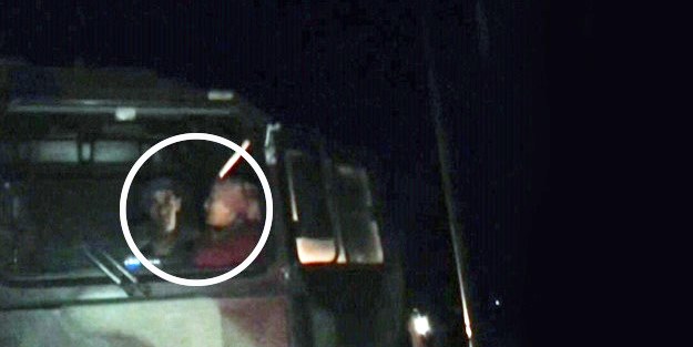 Önlerine dikilmekle kalmadı, askeri araca bindi, darbecileri durdurdu