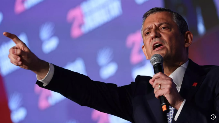 Önünü geleni tehdit eden Özel’in ağzından çıkanı kulağı duymuyor! Senin de sonun Silivri olacak