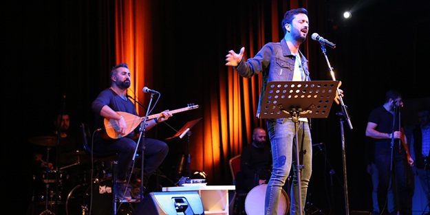 Onur Şan'dan duygu dolu türküler