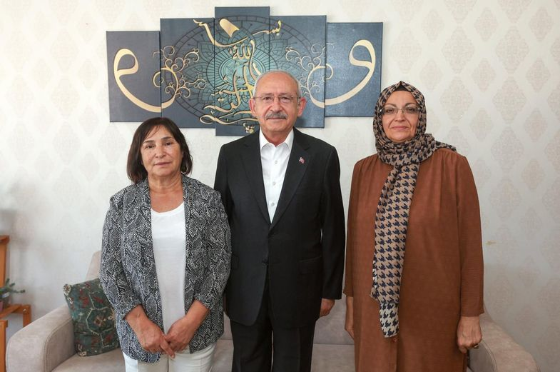 Oooo, Kemal Bey’e bakın! Hayırlı işler, bol güneşler