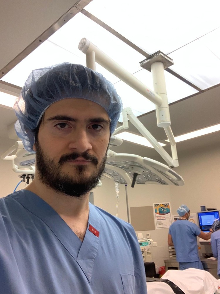 Op. Dr. Ahmet Dilber: “Kadınların yüzde 80’i göğüs estetiğinden şikayetçi” 