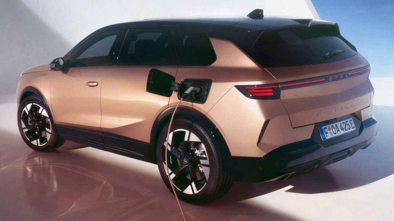 Opel’den ailelere elektrikli konfor!