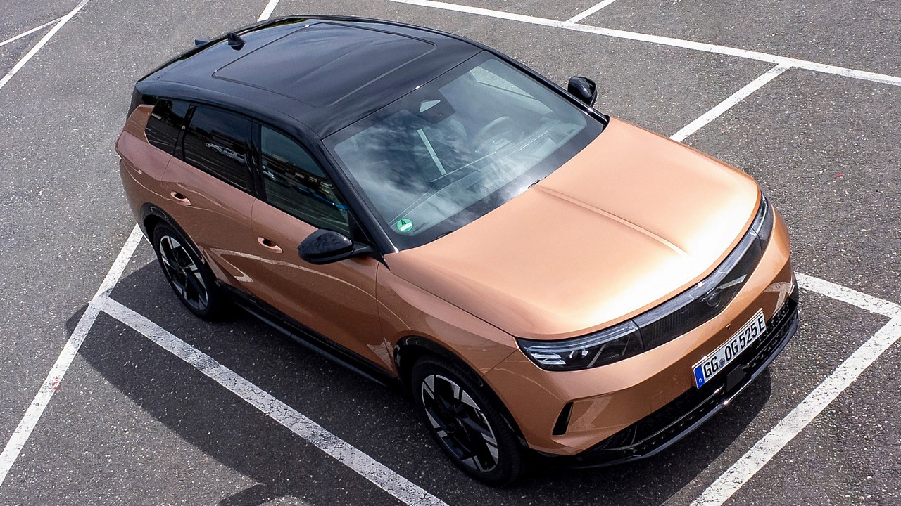 Opel’in sürüş deneyimini değiştiren teknolojisi! Gökyüzü ayağınıza geliyor