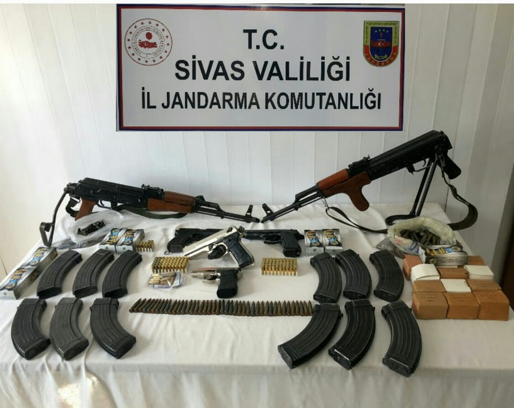 Operasyon düzenlenen evden cephane çıktı 