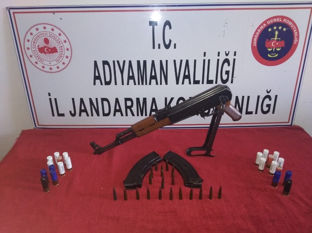 Operasyon yapılan evde kalaşnikof ele geçirildi 