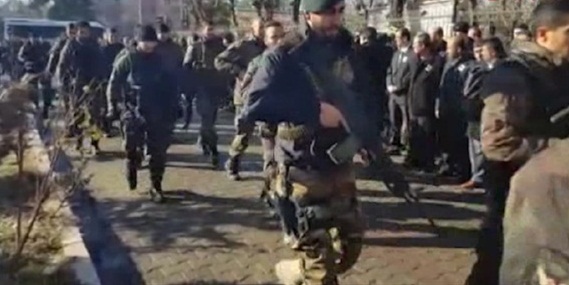 Operasyondan gelip şehit arkadaşlarını uğurladılar